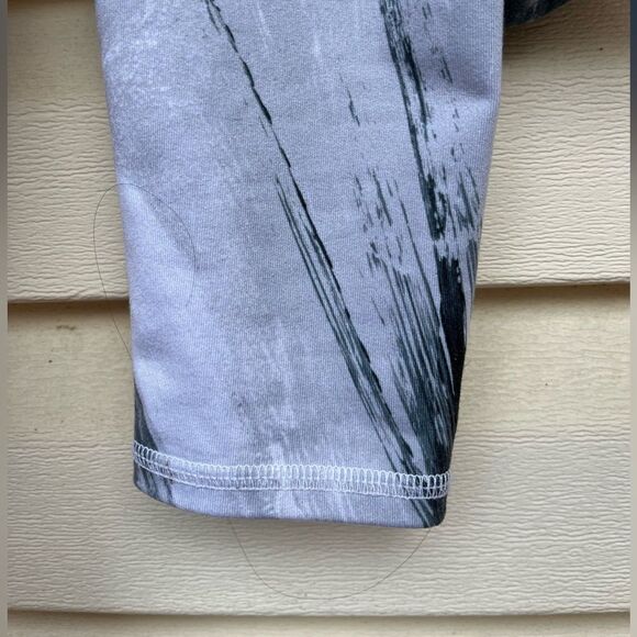 Alo different patterns and shades of grey high waisted leggings, great shape - Picture 5 of 6